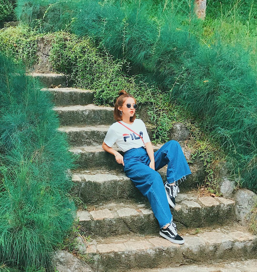 Giới trẻ châu Á người người nhà nhà đang diện T-shirt và sneaker Fila chất phát ngất ra sao? - Ảnh 15. Giới trẻ châu Á người người nhà nhà đang diện T-shirt và sneaker Fila chất phát ngất ra sao? - Ảnh 15.