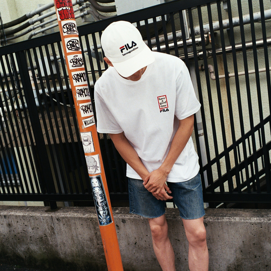 Giới trẻ châu Á người người nhà nhà đang diện T-shirt và sneaker Fila chất phát ngất ra sao? - Ảnh 4. Giới trẻ châu Á người người nhà nhà đang diện T-shirt và sneaker Fila chất phát ngất ra sao? - Ảnh 4.