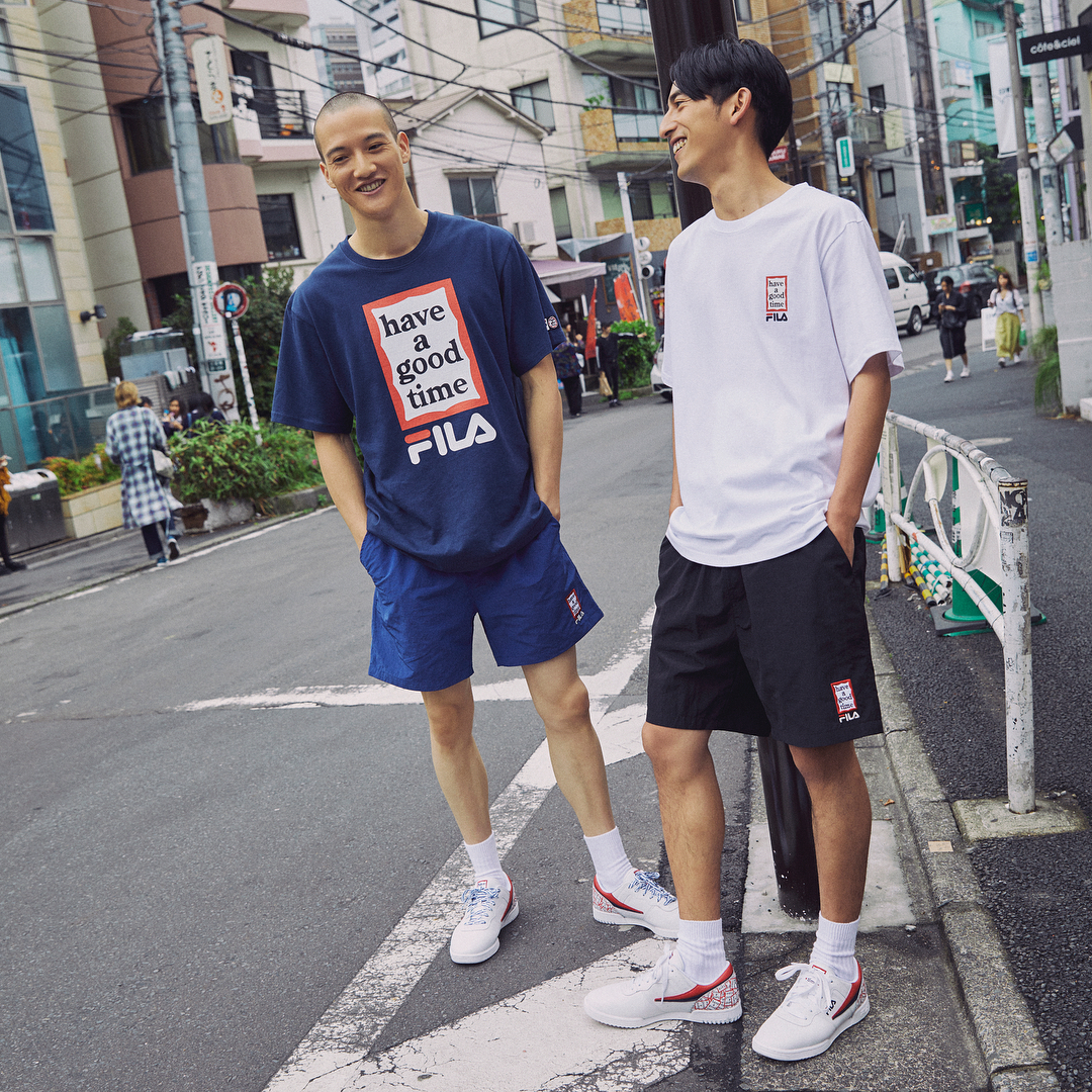 Giới trẻ châu Á người người nhà nhà đang diện T-shirt và sneaker Fila chất phát ngất ra sao? - Ảnh 5. Giới trẻ châu Á người người nhà nhà đang diện T-shirt và sneaker Fila chất phát ngất ra sao? - Ảnh 5.
