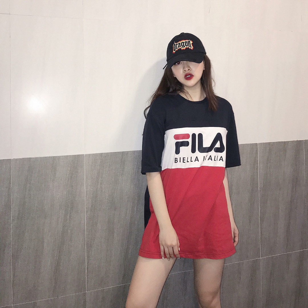 Giới trẻ châu Á người người nhà nhà đang diện T-shirt và sneaker Fila chất phát ngất ra sao? - Ảnh 16. Giới trẻ châu Á người người nhà nhà đang diện T-shirt và sneaker Fila chất phát ngất ra sao? - Ảnh 16.