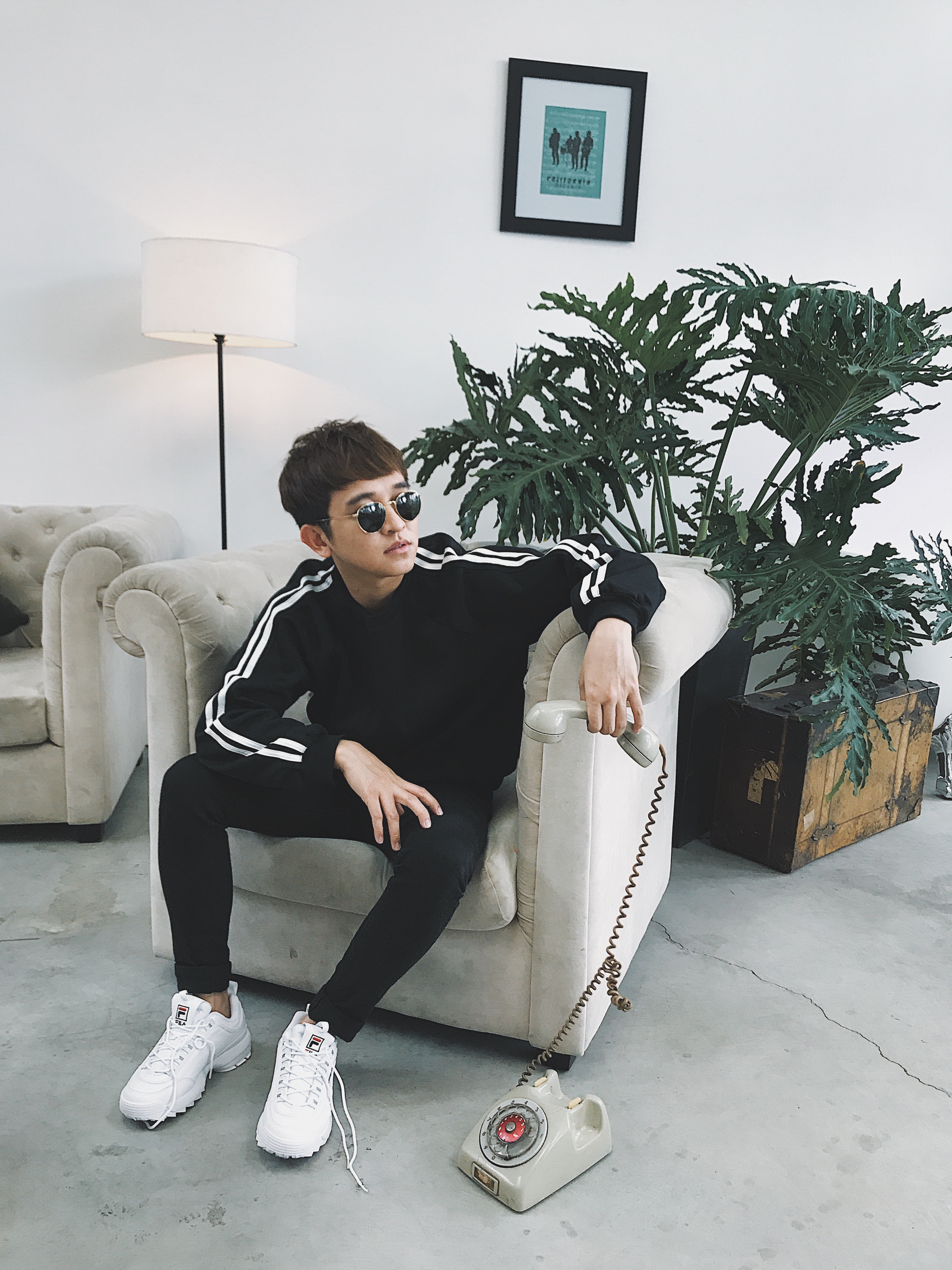 Giới trẻ châu Á người người nhà nhà đang diện T-shirt và sneaker Fila chất phát ngất ra sao? - Ảnh 14. Giới trẻ châu Á người người nhà nhà đang diện T-shirt và sneaker Fila chất phát ngất ra sao? - Ảnh 14.